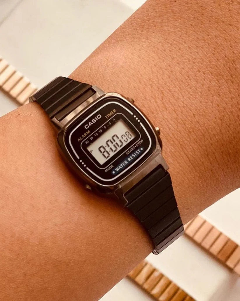 CASIO-670-SMALL-DAIL BLACK